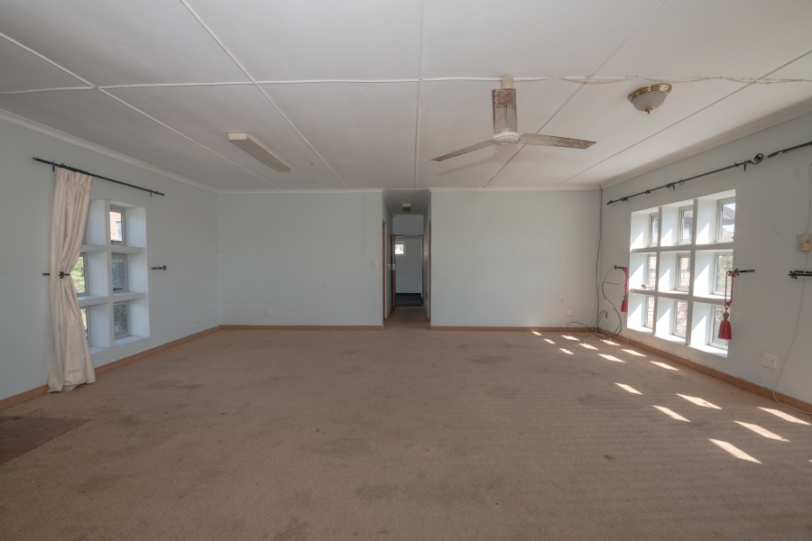 6 Bedroom Property for Sale in Pringle Bay Western Cape